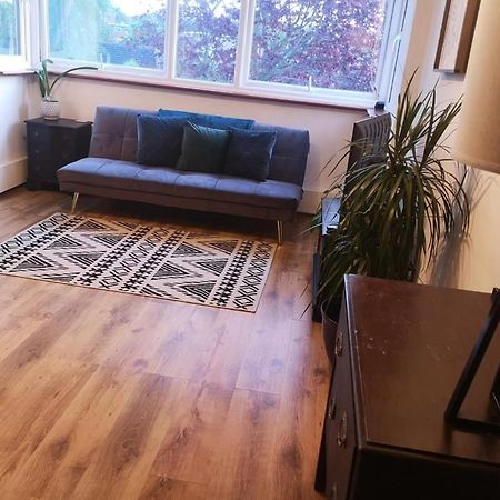 2 Bed Flat, Bounds Green, Piccadilly Line, London N11 Bagian luar foto