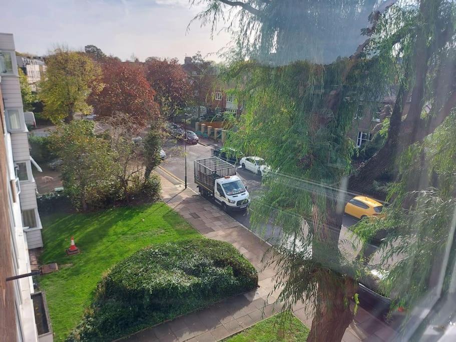 2 Bed Flat, Bounds Green, Piccadilly Line, London N11 Bagian luar foto
