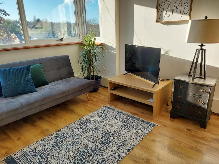 2 Bed Flat, Bounds Green, Piccadilly Line, London N11 Bagian luar foto