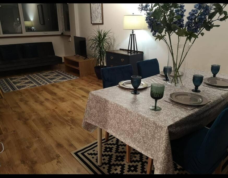 2 Bed Flat, Bounds Green, Piccadilly Line, London N11 Bagian luar foto