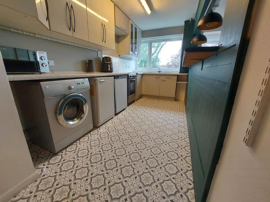 2 Bed Flat, Bounds Green, Piccadilly Line, London N11 Bagian luar foto
